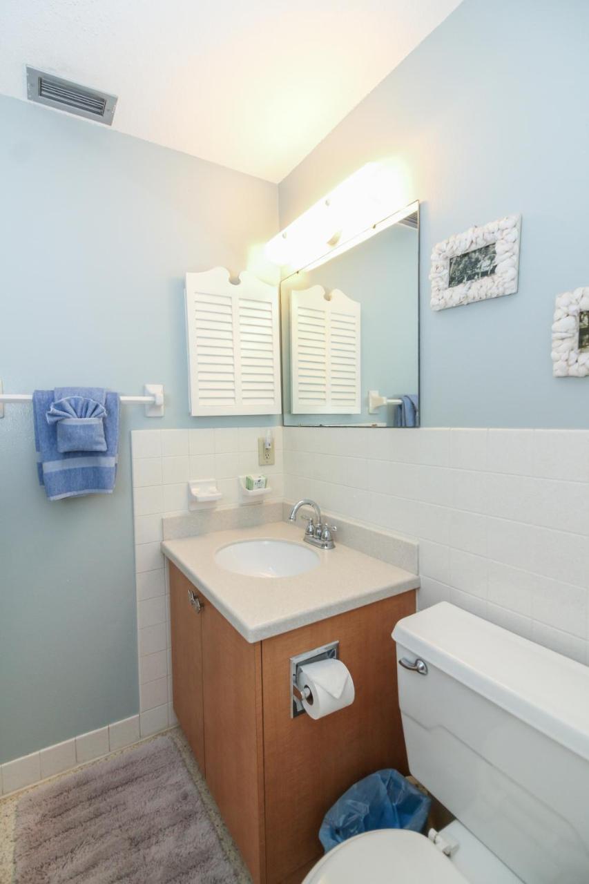 Bamboo Apartments 홈즈비치 외부 사진